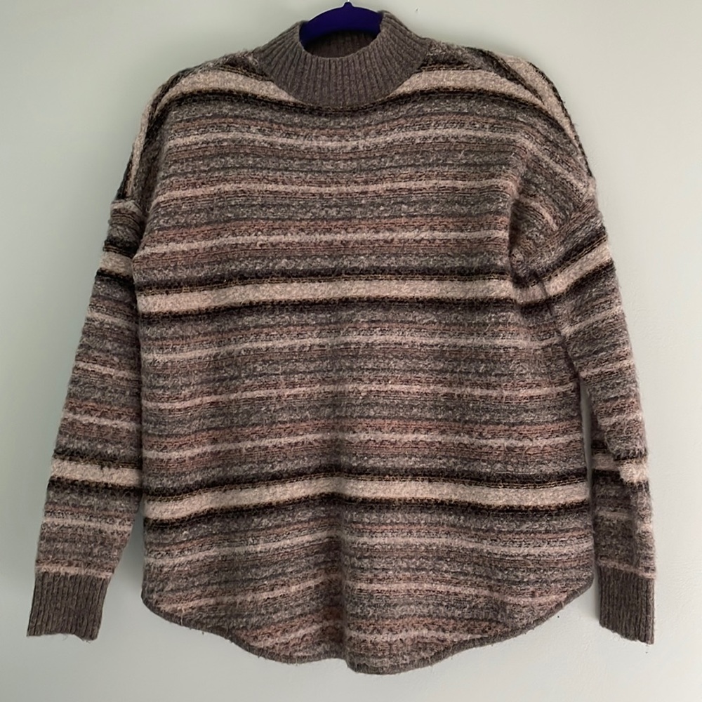 American eagle turtleneck sweater